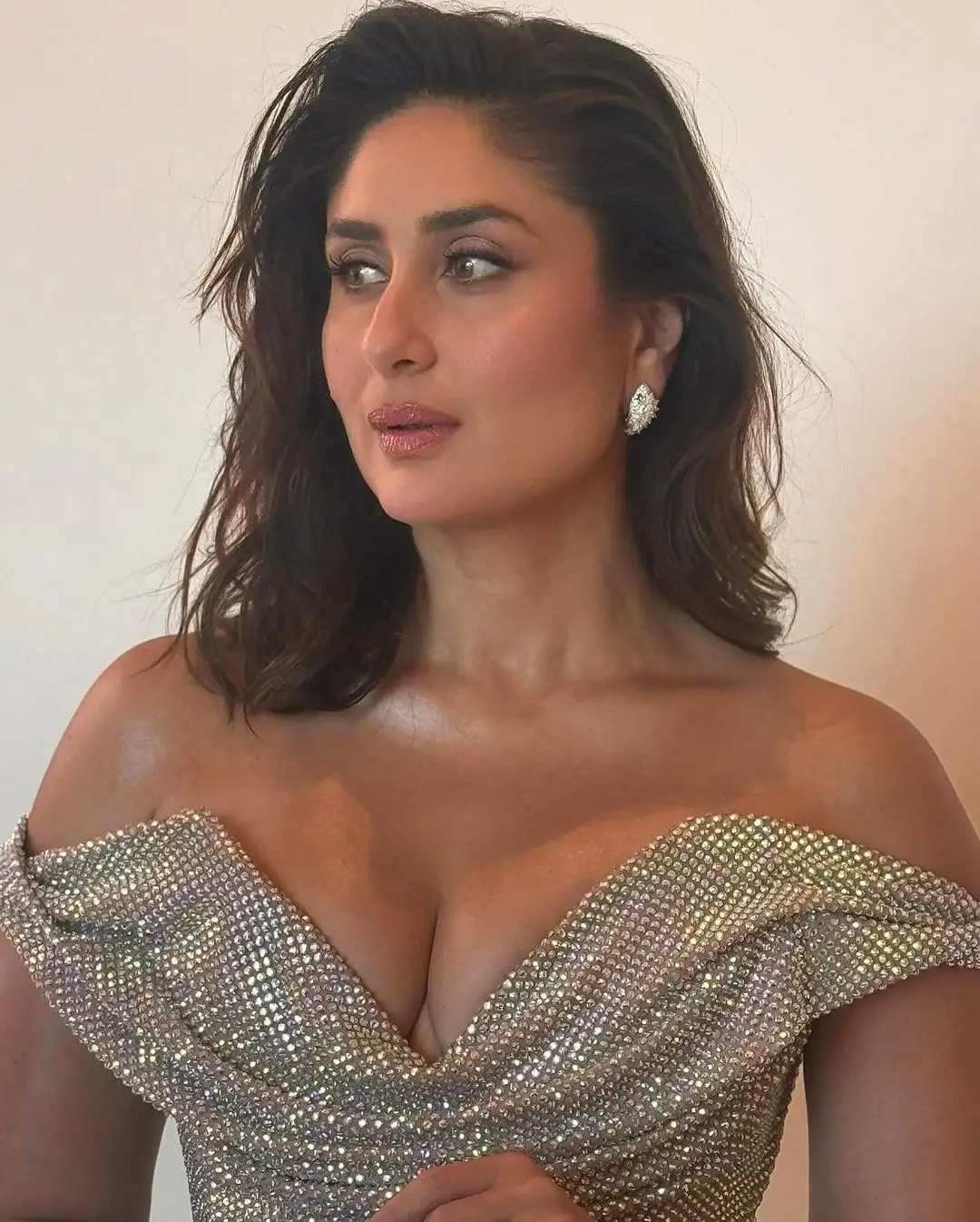 Indian Actress Kareena Kapoor Photoshoot in Long White Gown